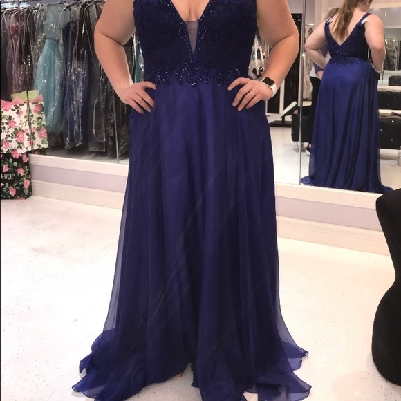 someone buy my prom dress - Picture 3 of 7